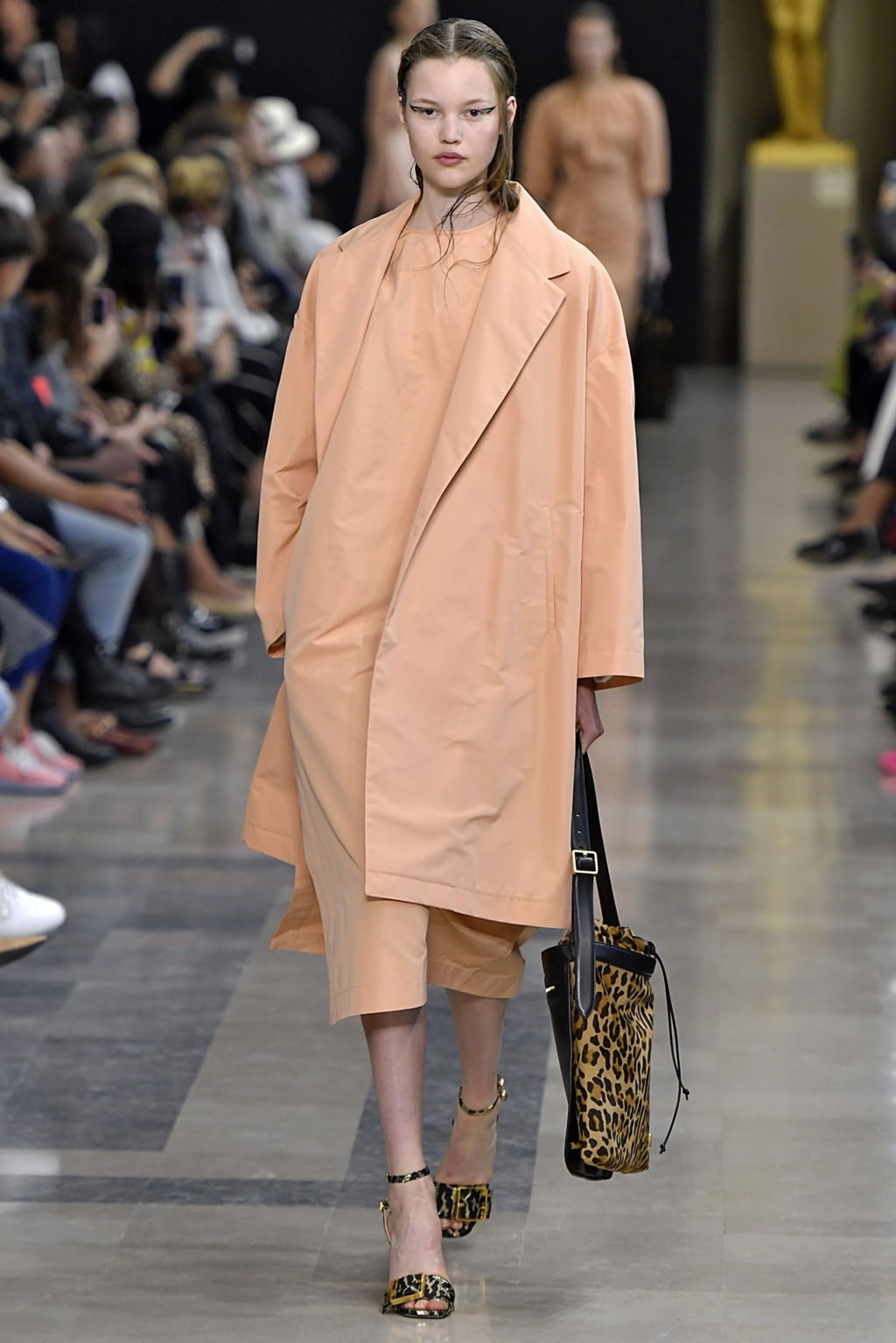 Fashion Week Paris Spring/Summer 2019 look 9 from the Rochas collection womenswear