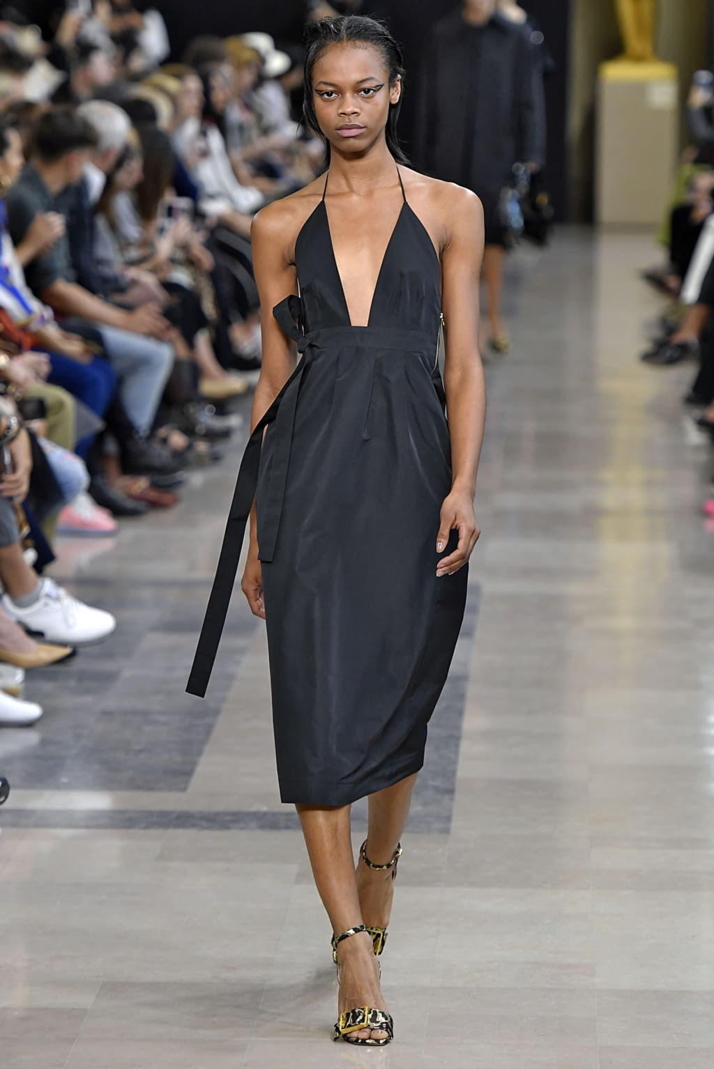 Fashion Week Paris Spring/Summer 2019 look 26 from the Rochas collection womenswear