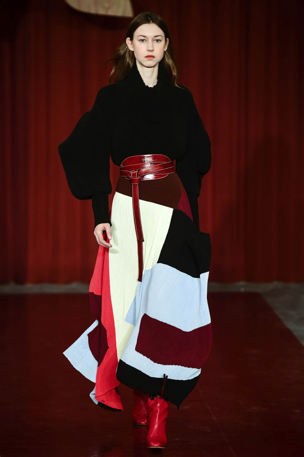 Fashion Week London Fall/Winter 2017 look 7 from the Roksanda collection 女装