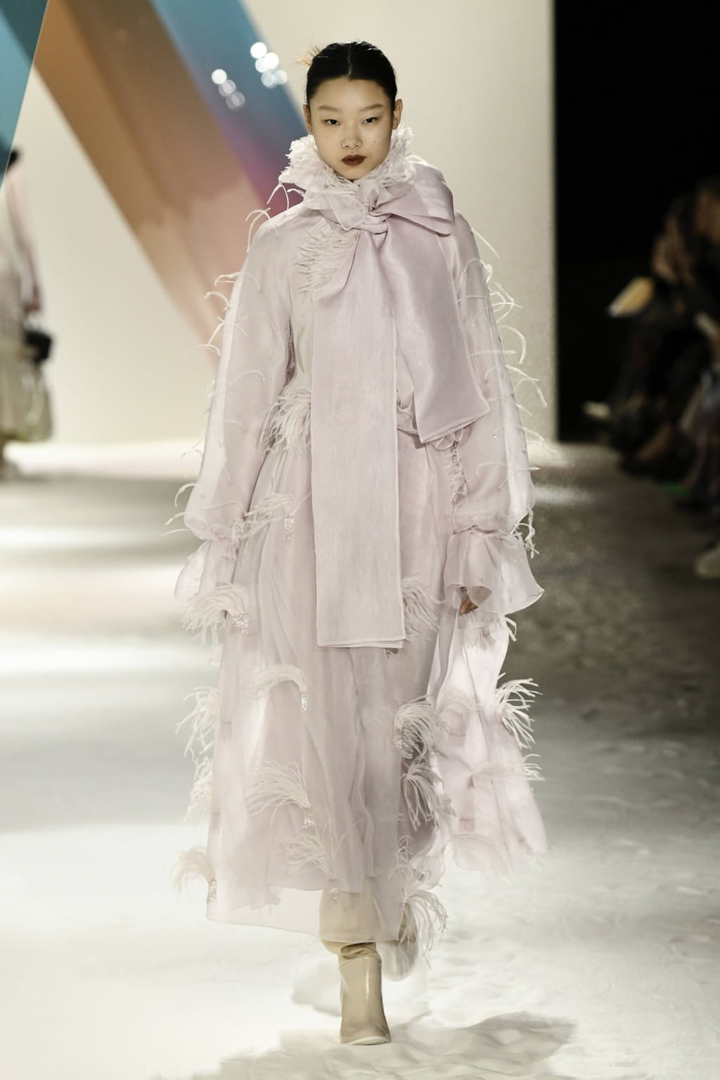 Fashion Week London Fall/Winter 2019 look 15 from the Roksanda collection 女装