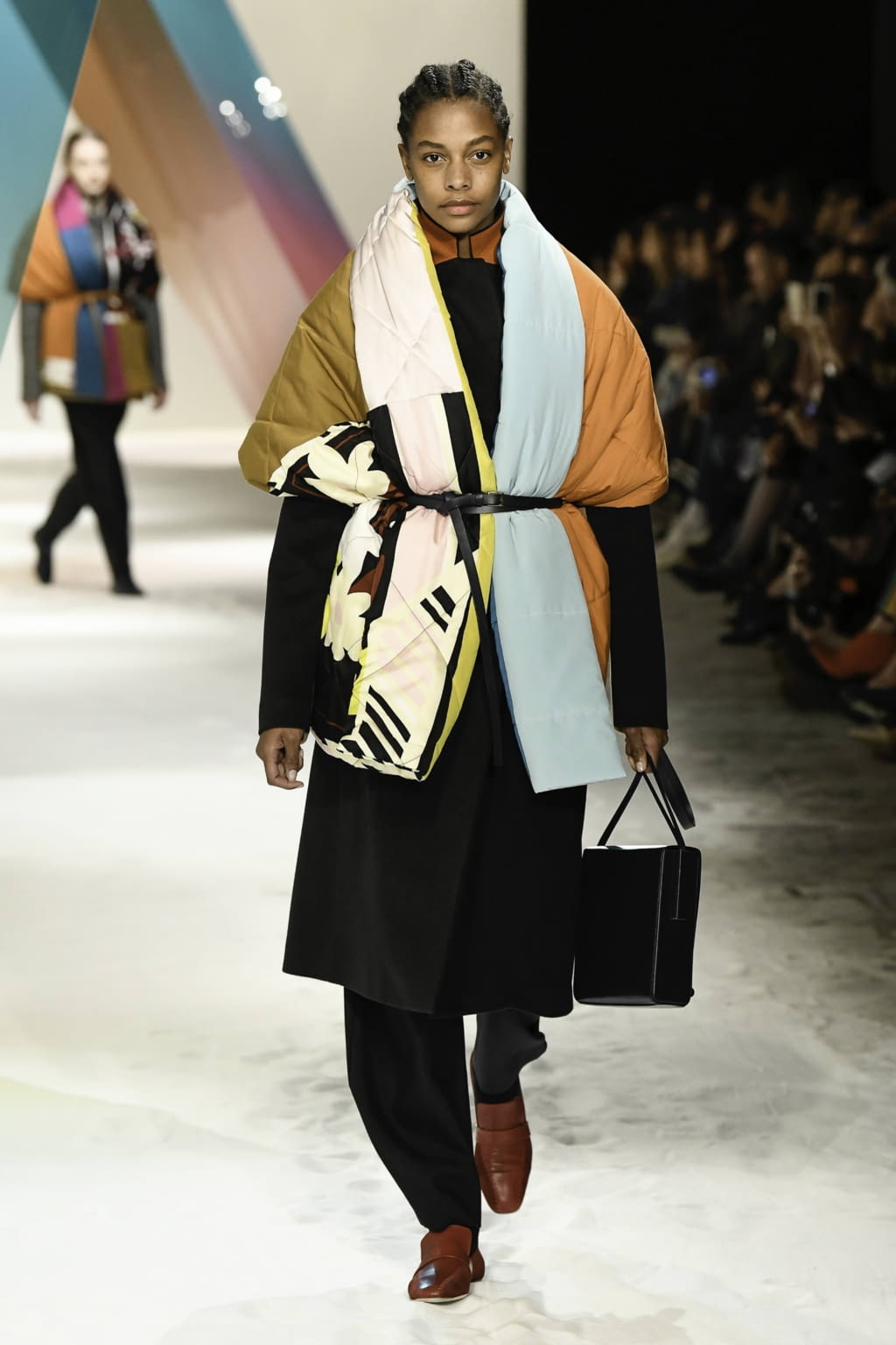Fashion Week London Fall/Winter 2019 look 29 from the Roksanda collection 女装