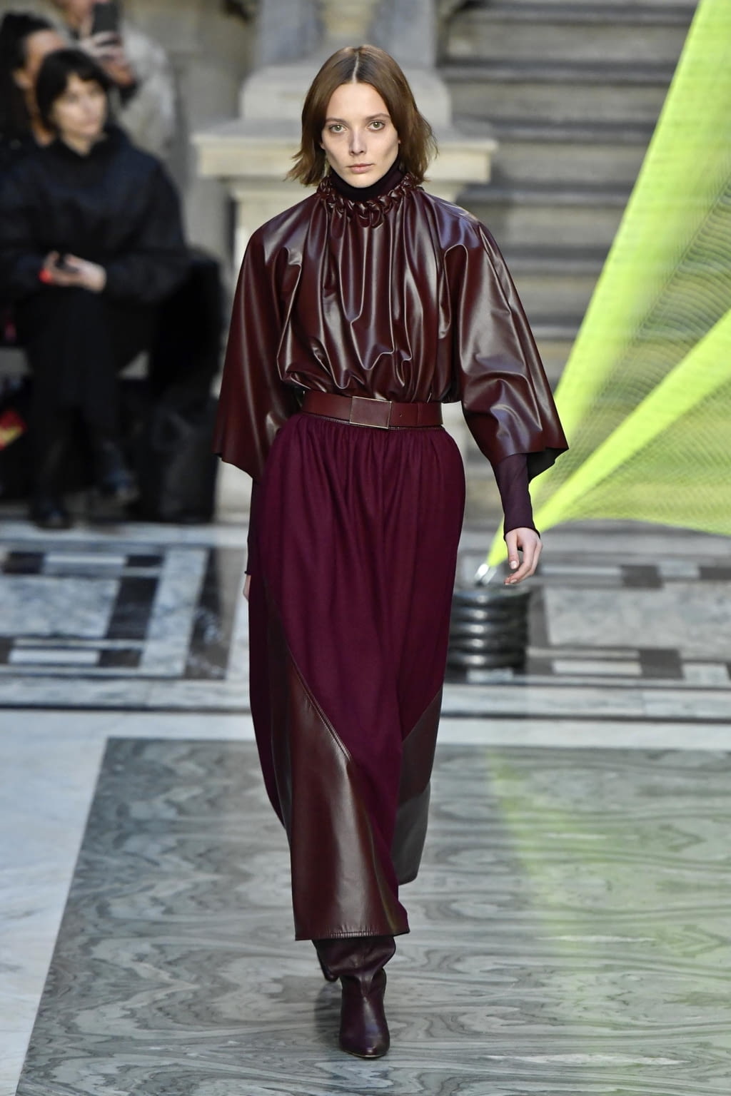 Fashion Week London Fall/Winter 2020 look 1 from the Roksanda collection 女装
