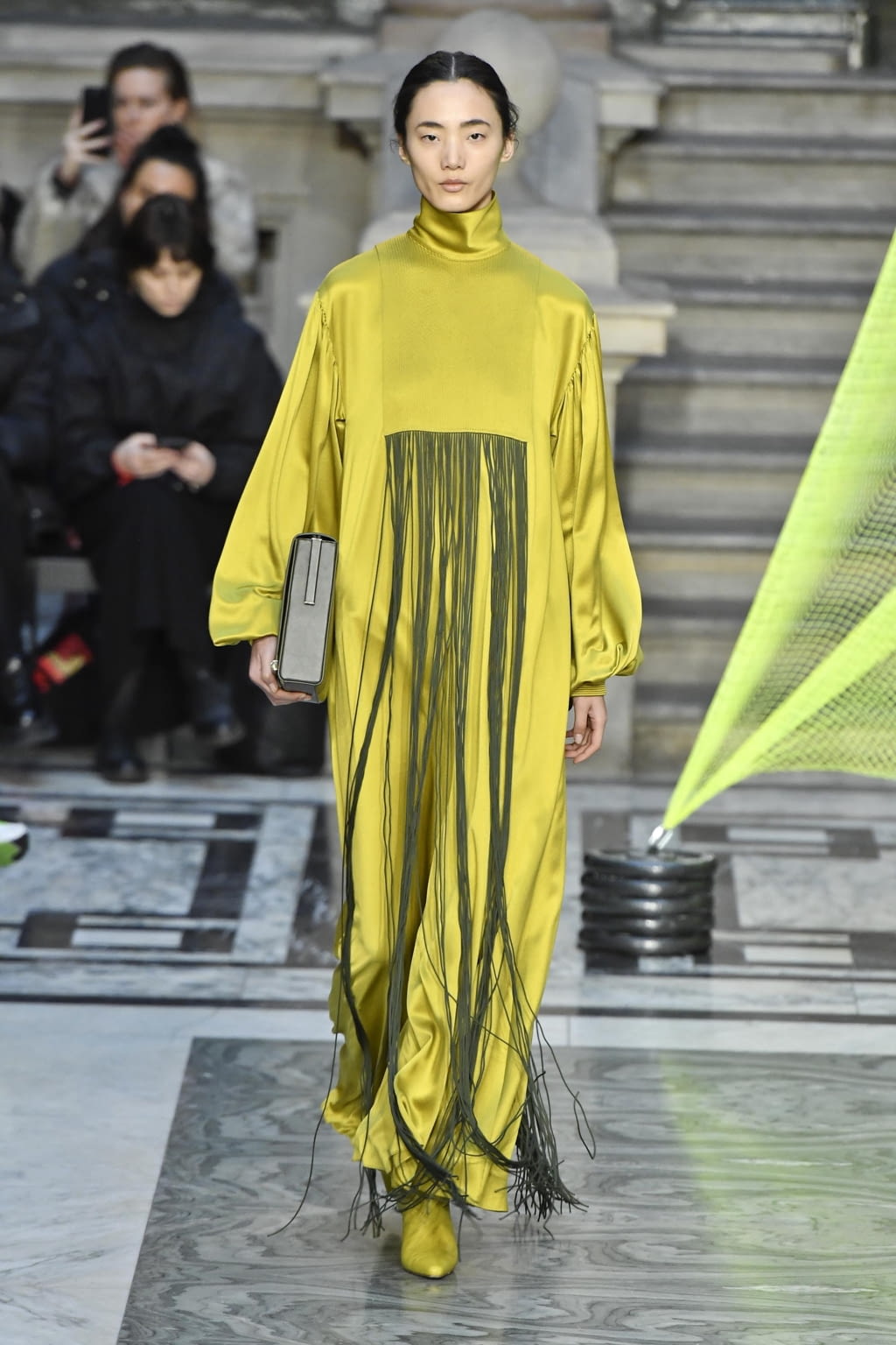 Fashion Week London Fall/Winter 2020 look 10 from the Roksanda collection 女装