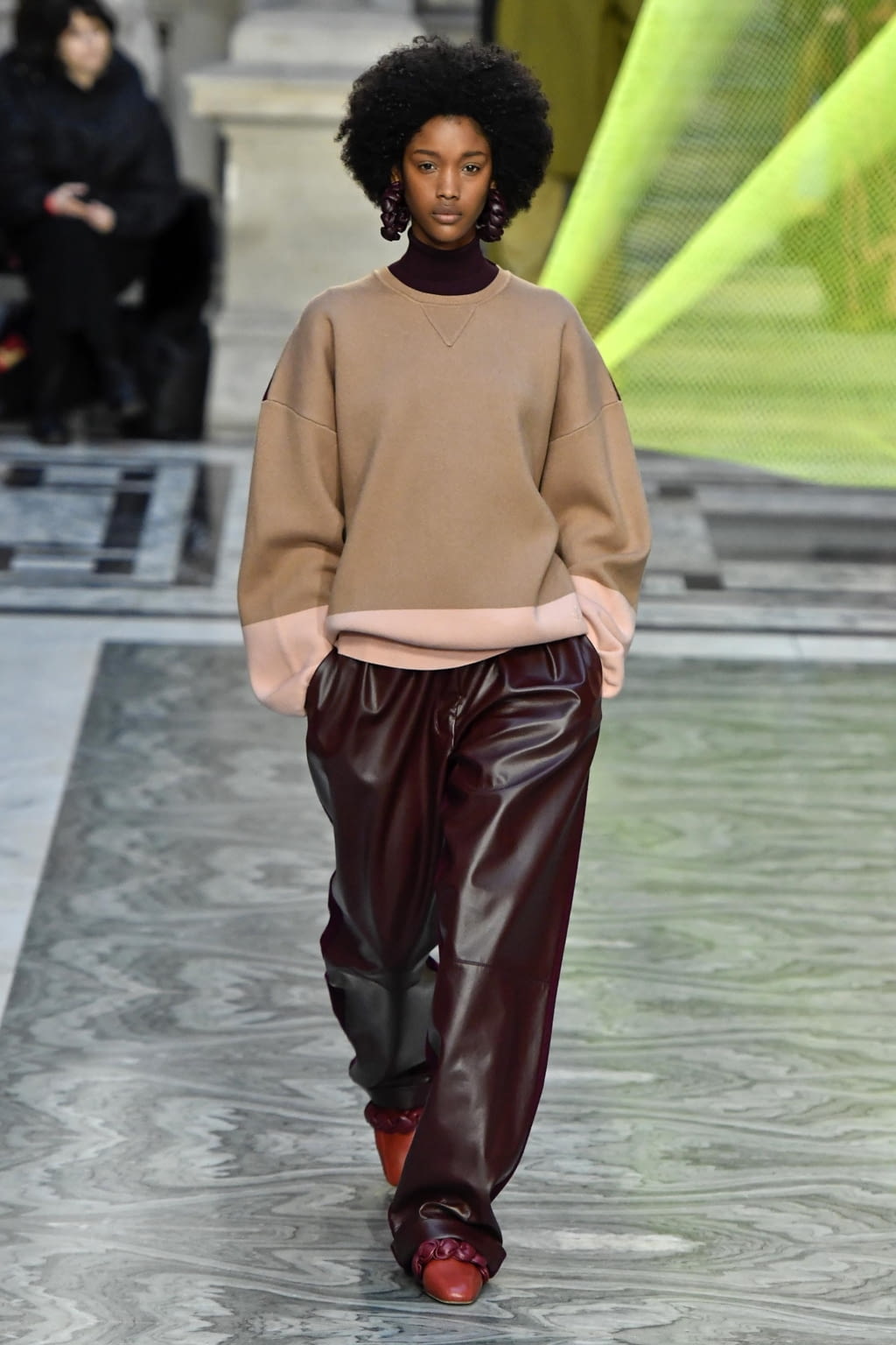 Fashion Week London Fall/Winter 2020 look 14 from the Roksanda collection 女装