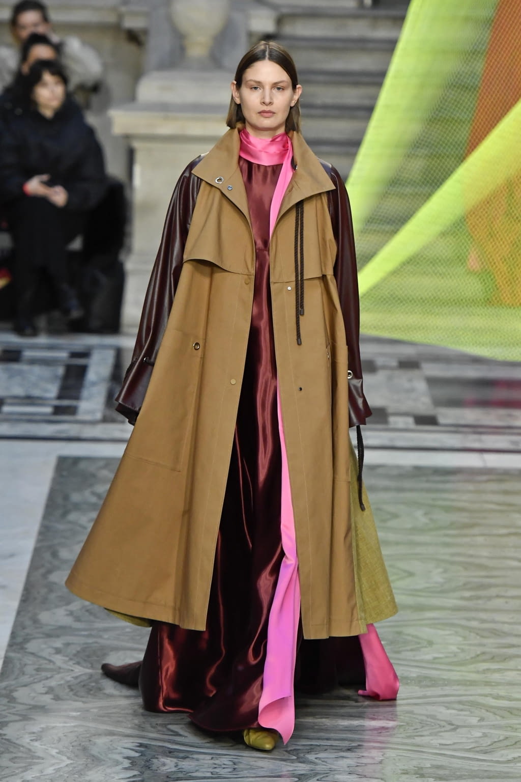 Fashion Week London Fall/Winter 2020 look 15 from the Roksanda collection 女装