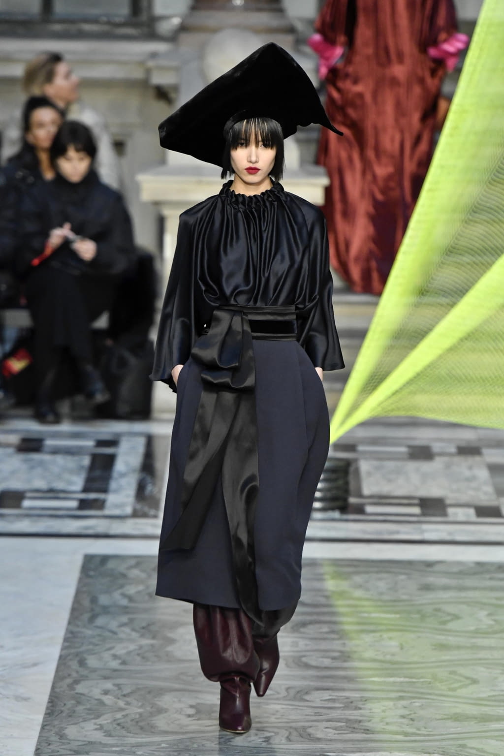 Fashion Week London Fall/Winter 2020 look 25 from the Roksanda collection womenswear