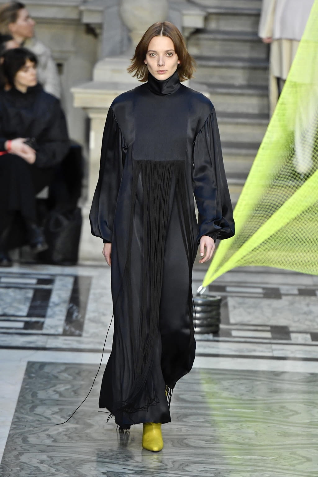 Fashion Week London Fall/Winter 2020 look 32 from the Roksanda collection 女装