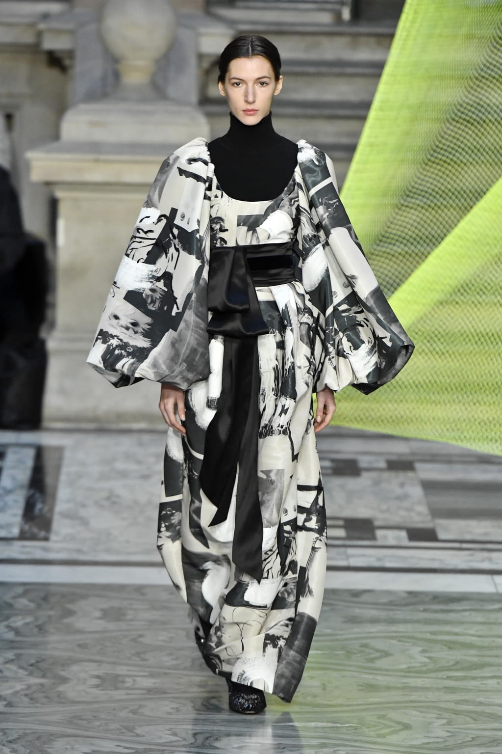 Fashion Week London Fall/Winter 2020 look 33 from the Roksanda collection womenswear