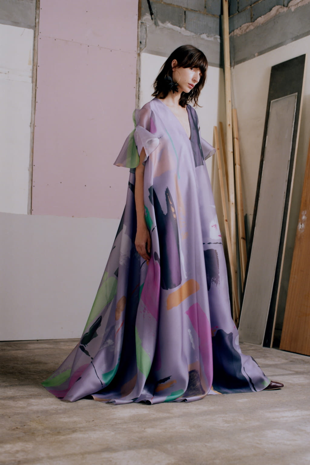 Fashion Week London Resort 2019 look 23 from the Roksanda collection 女装