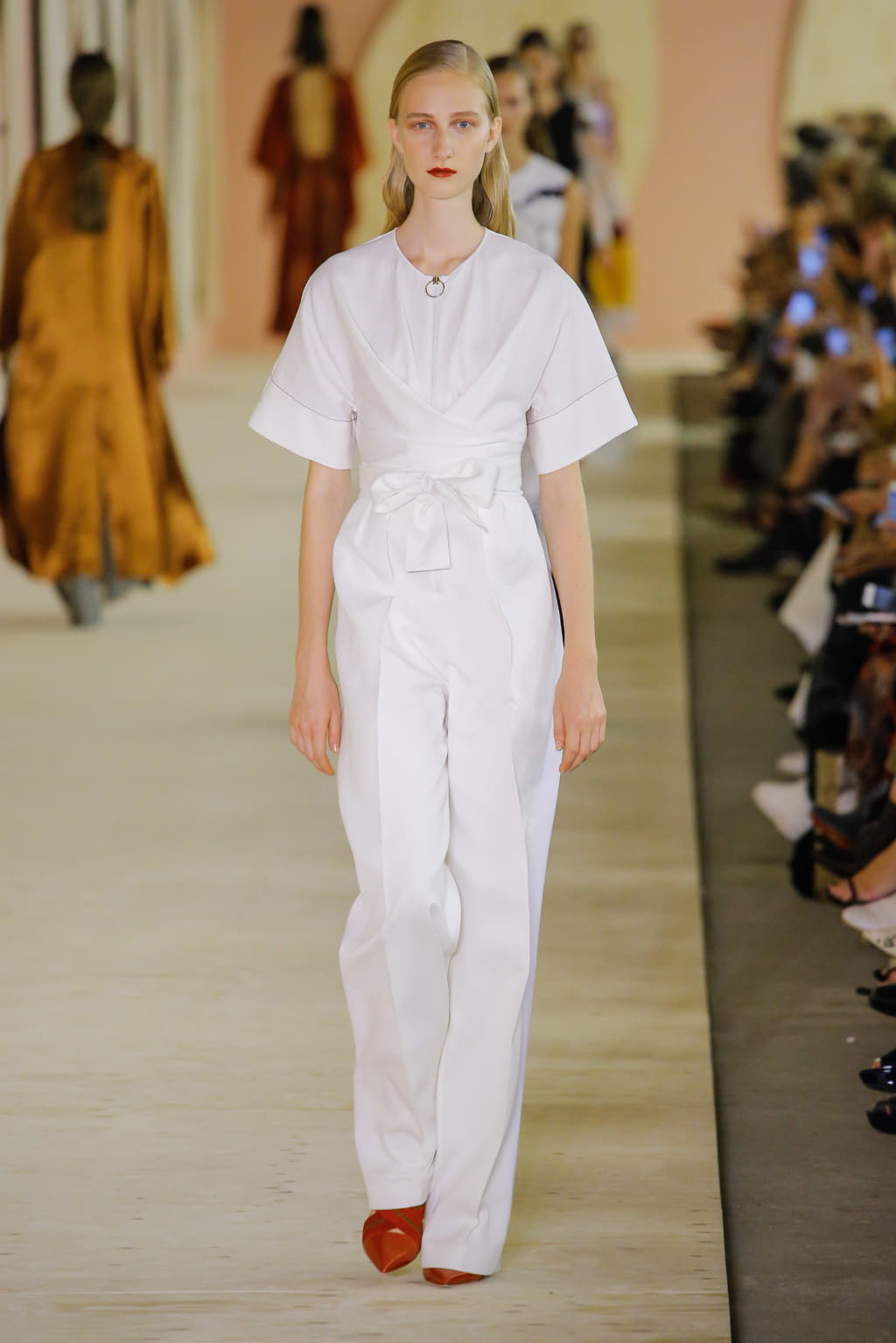 Fashion Week London Spring/Summer 2017 look 15 from the Roksanda collection 女装
