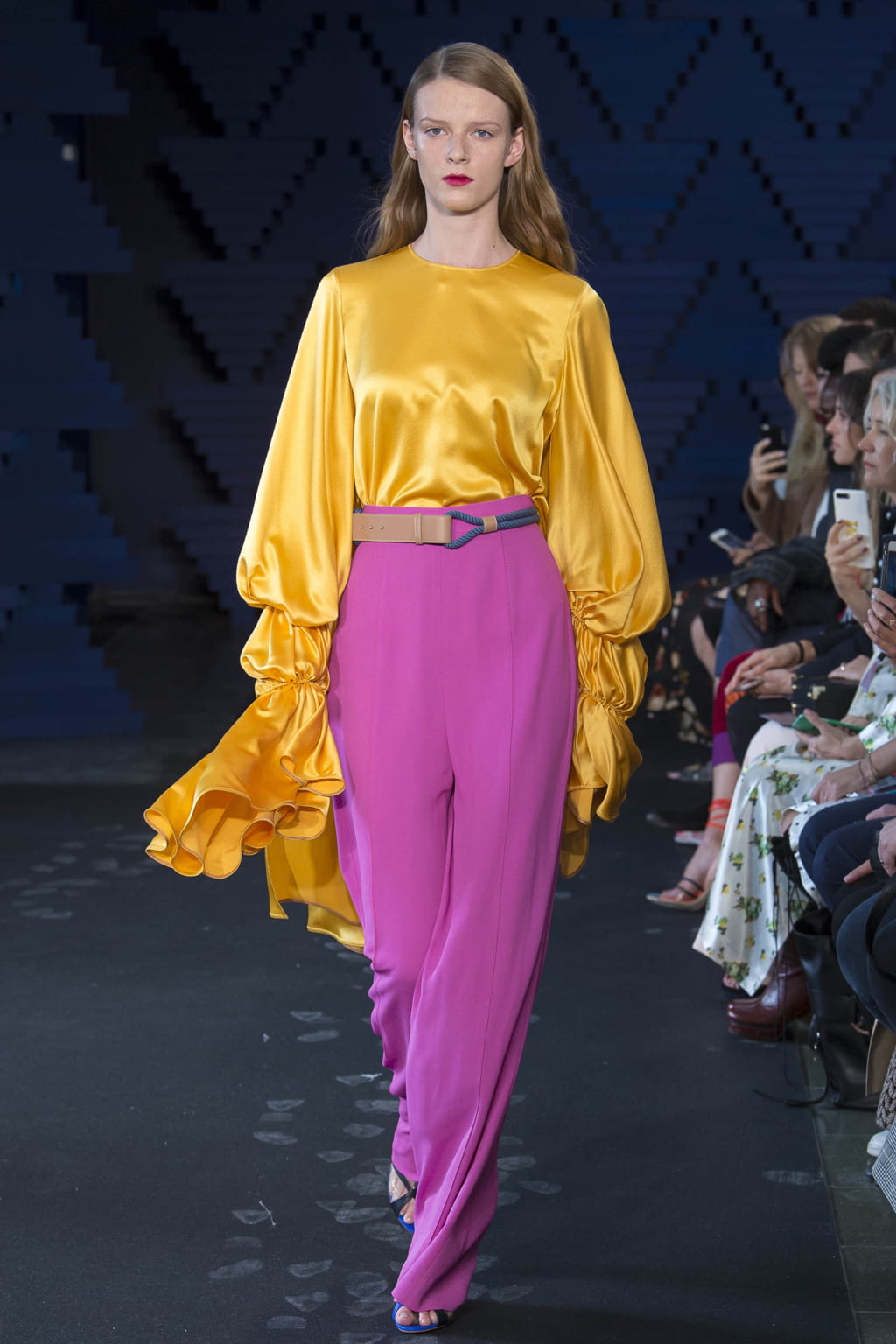 Fashion Week London Spring/Summer 2018 look 21 from the Roksanda collection womenswear