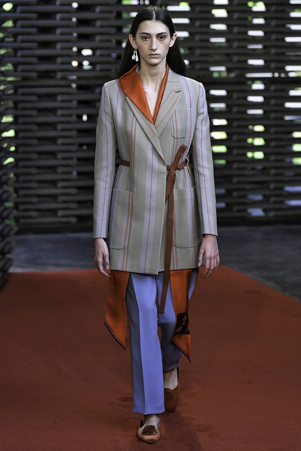 Fashion Week London Spring/Summer 2019 look 14 from the Roksanda collection 女装