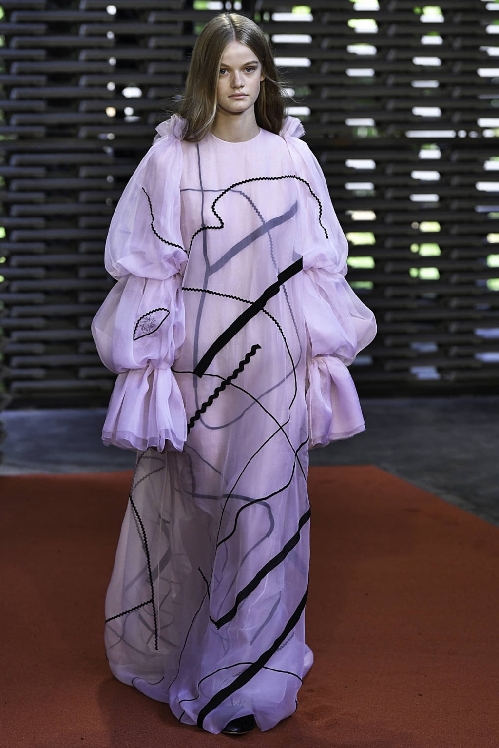 Fashion Week London Spring/Summer 2019 look 33 from the Roksanda collection 女装