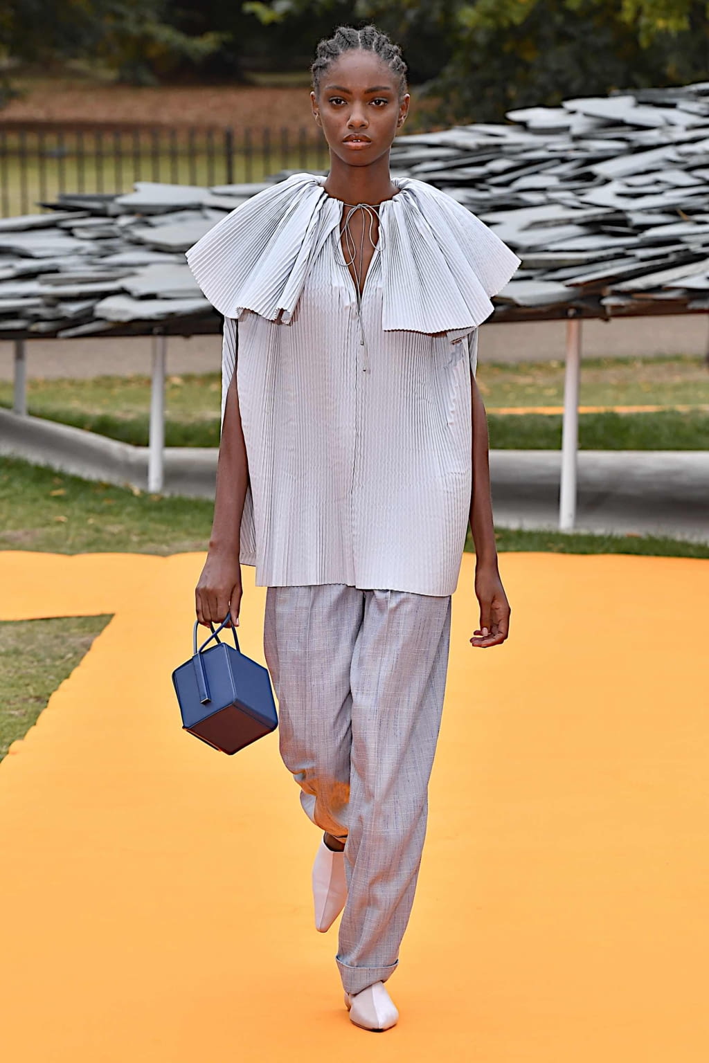 Fashion Week London Spring/Summer 2020 look 9 from the Roksanda collection 女装