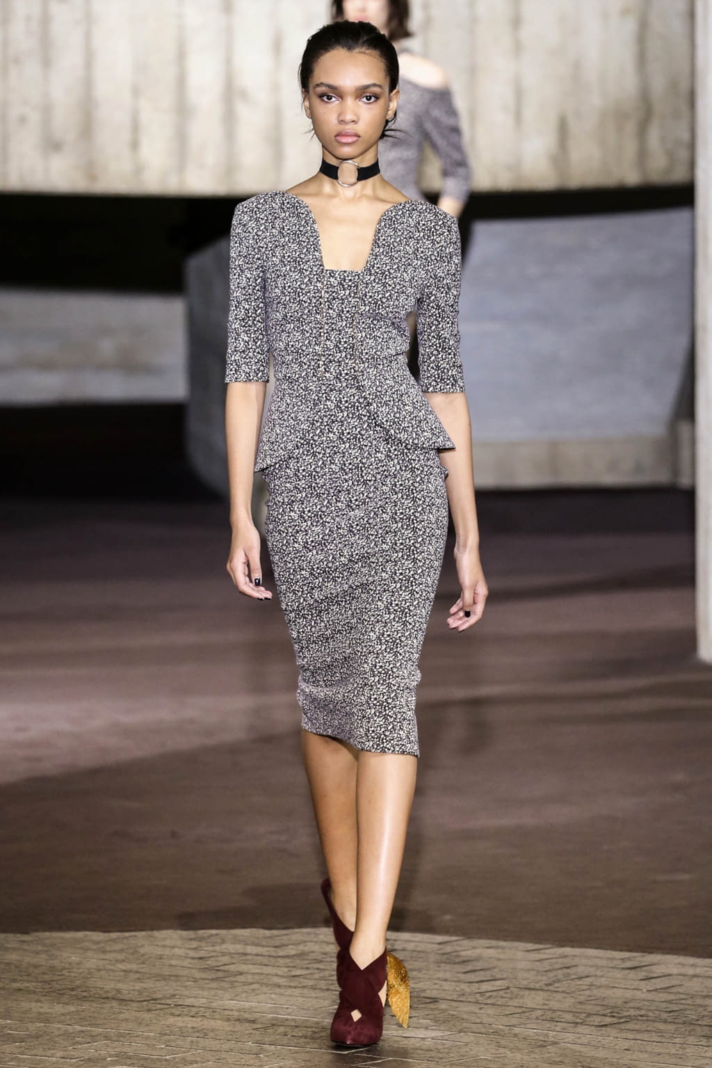 Fashion Week London Fall/Winter 2017 look 16 from the Roland Mouret collection womenswear