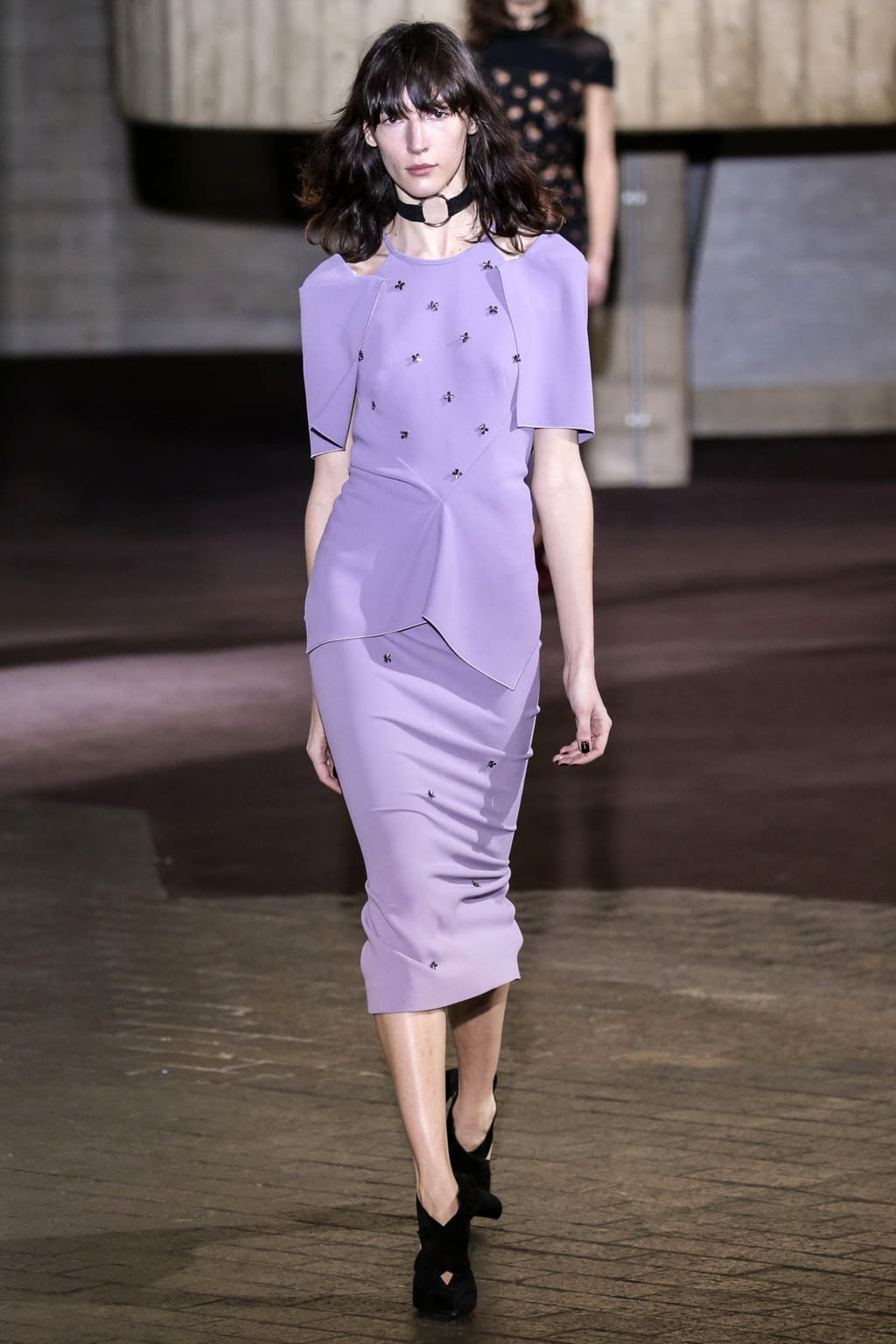 Fashion Week London Fall/Winter 2017 look 18 from the Roland Mouret collection 女装
