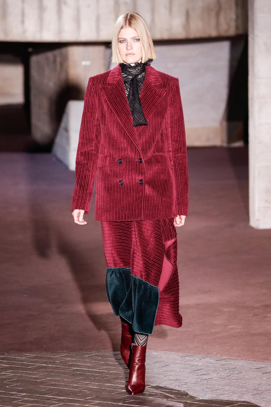 Fashion Week London Fall/Winter 2018 look 11 from the Roland Mouret collection 女装