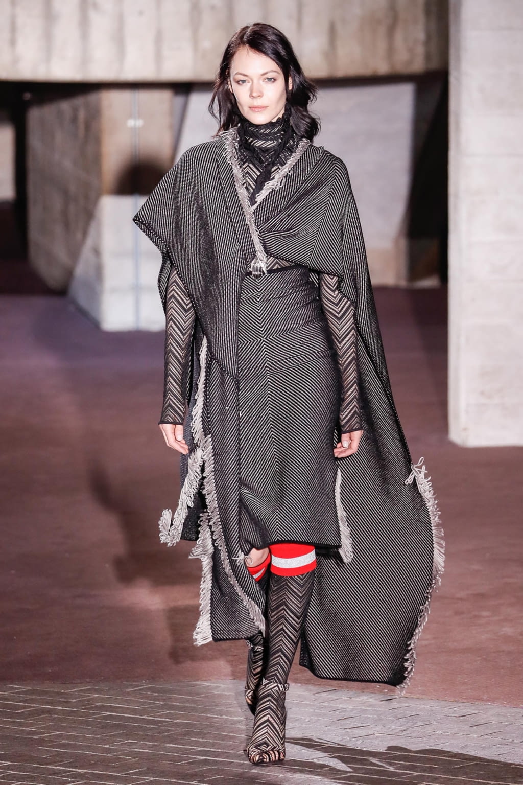 Fashion Week London Fall/Winter 2018 look 27 from the Roland Mouret collection womenswear