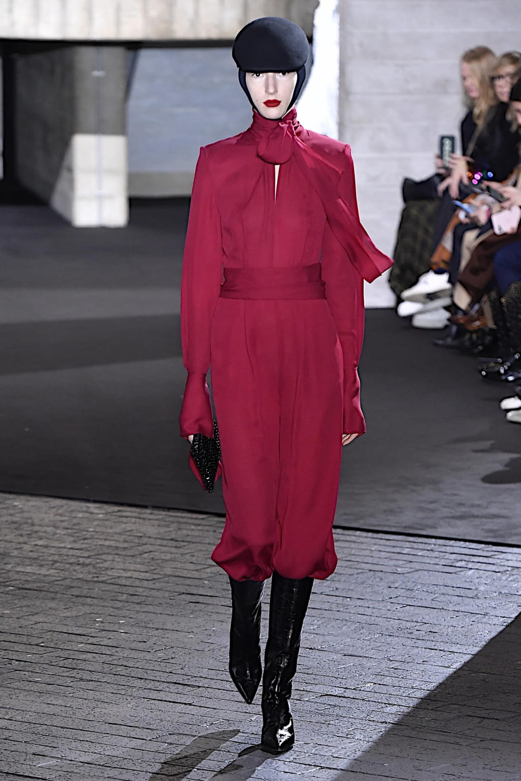 Fashion Week London Fall/Winter 2020 look 2 from the Roland Mouret collection womenswear