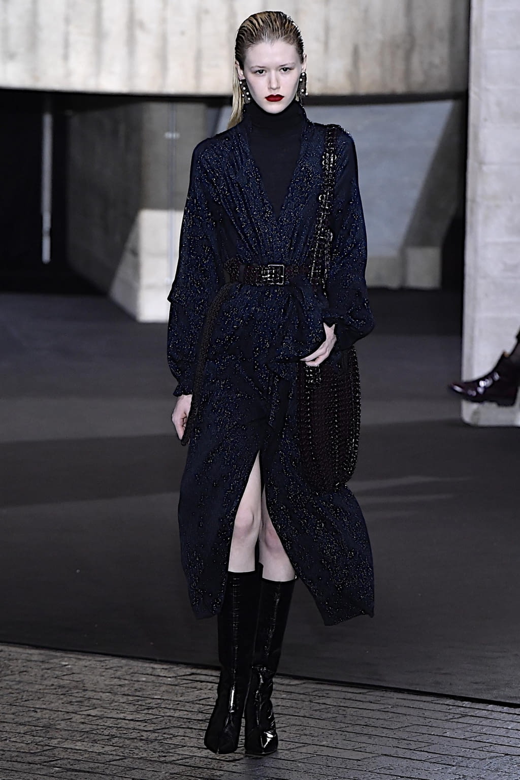 Fashion Week London Fall/Winter 2020 look 18 from the Roland Mouret collection womenswear