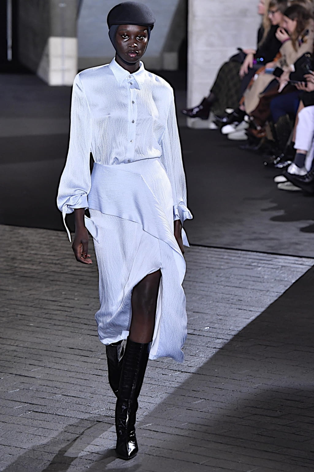 Fashion Week London Fall/Winter 2020 look 30 de la collection Roland Mouret womenswear