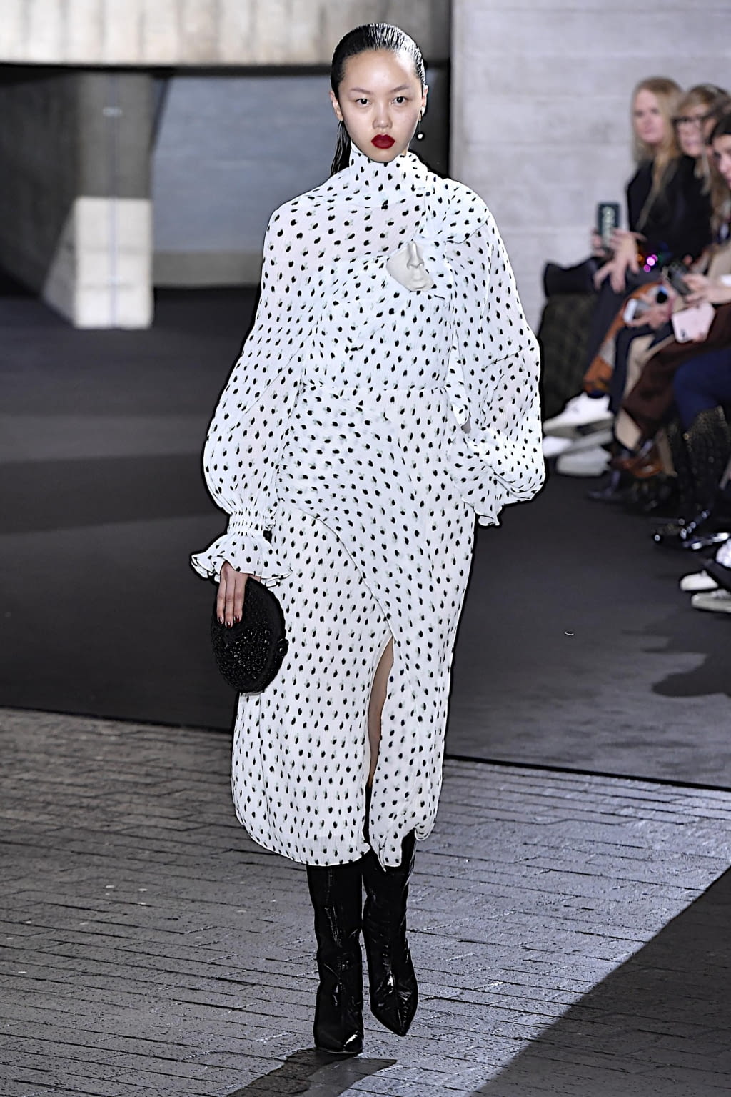 Fashion Week London Fall/Winter 2020 look 3 de la collection Roland Mouret womenswear