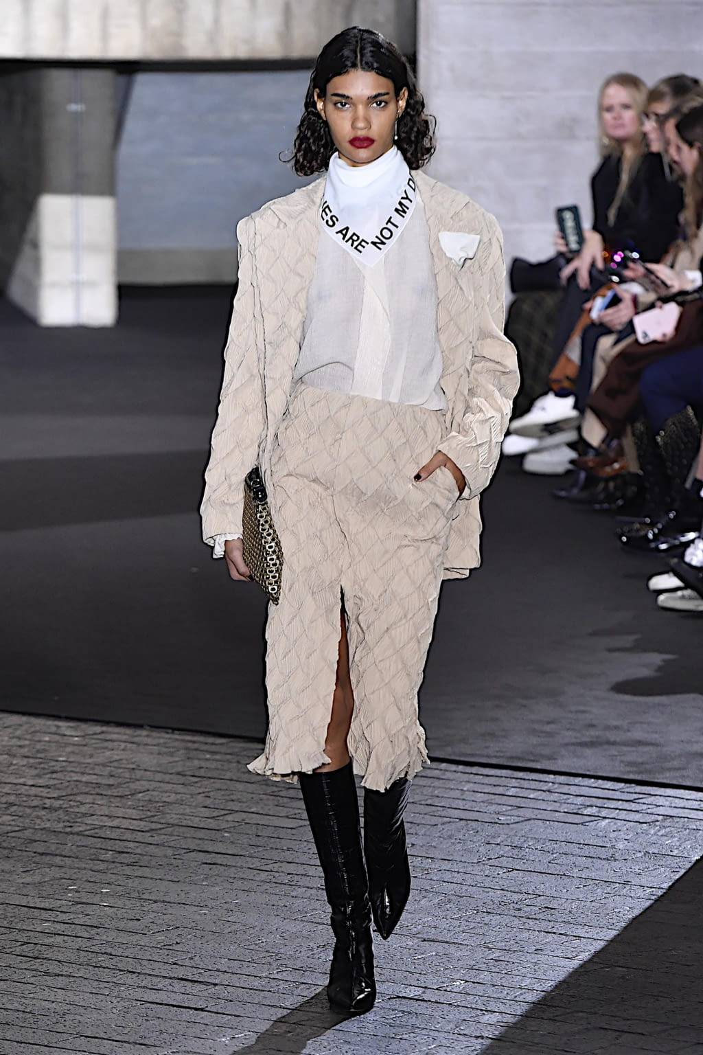 Fashion Week London Fall/Winter 2020 look 1 de la collection Roland Mouret womenswear