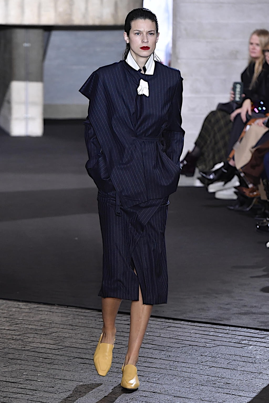 Fashion Week London Fall/Winter 2020 look 23 de la collection Roland Mouret womenswear