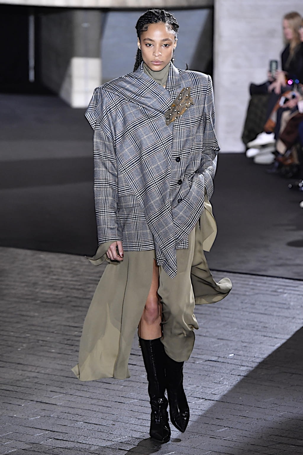 Fashion Week London Fall/Winter 2020 look 4 de la collection Roland Mouret womenswear