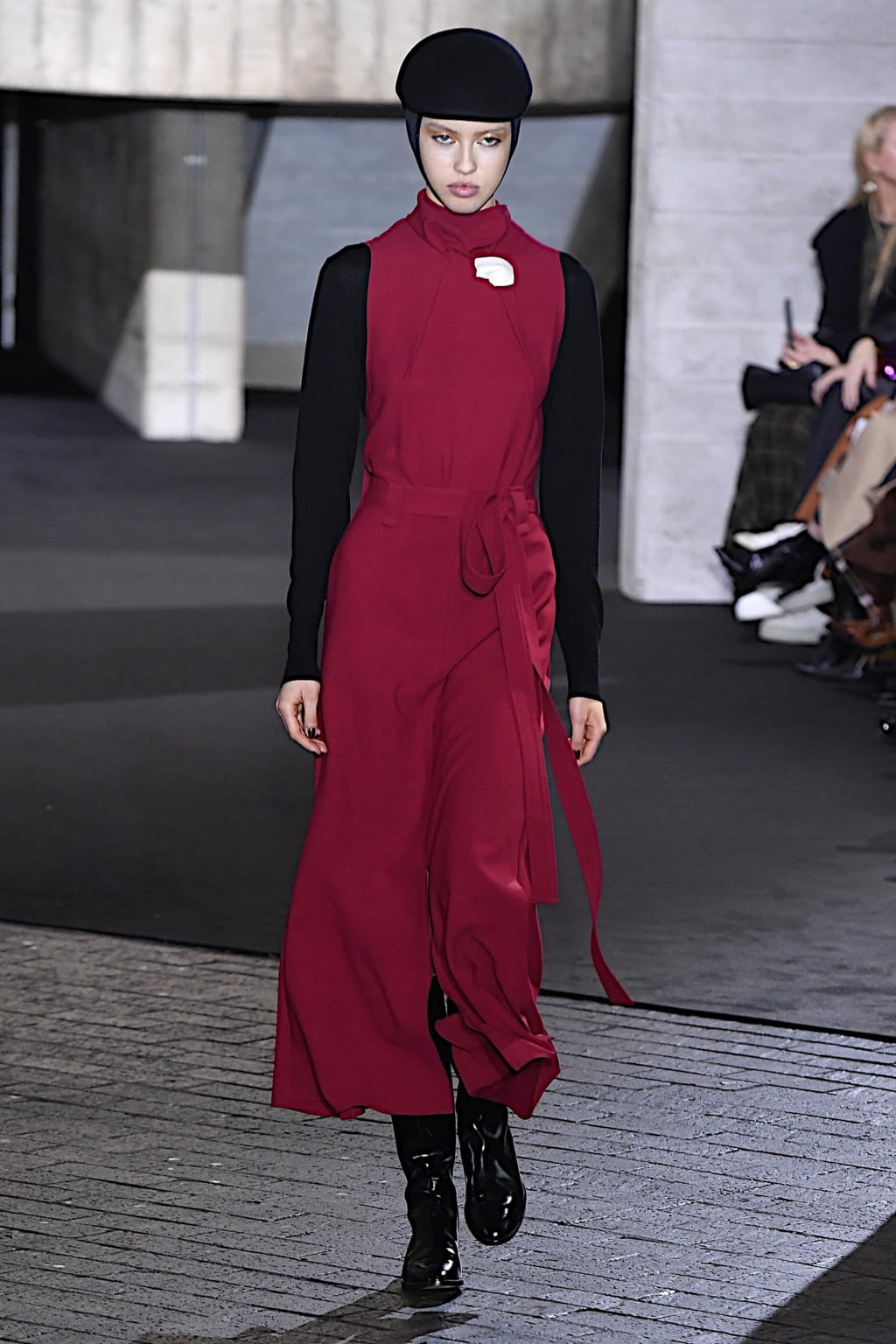 Fashion Week London Fall/Winter 2020 look 10 from the Roland Mouret collection 女装