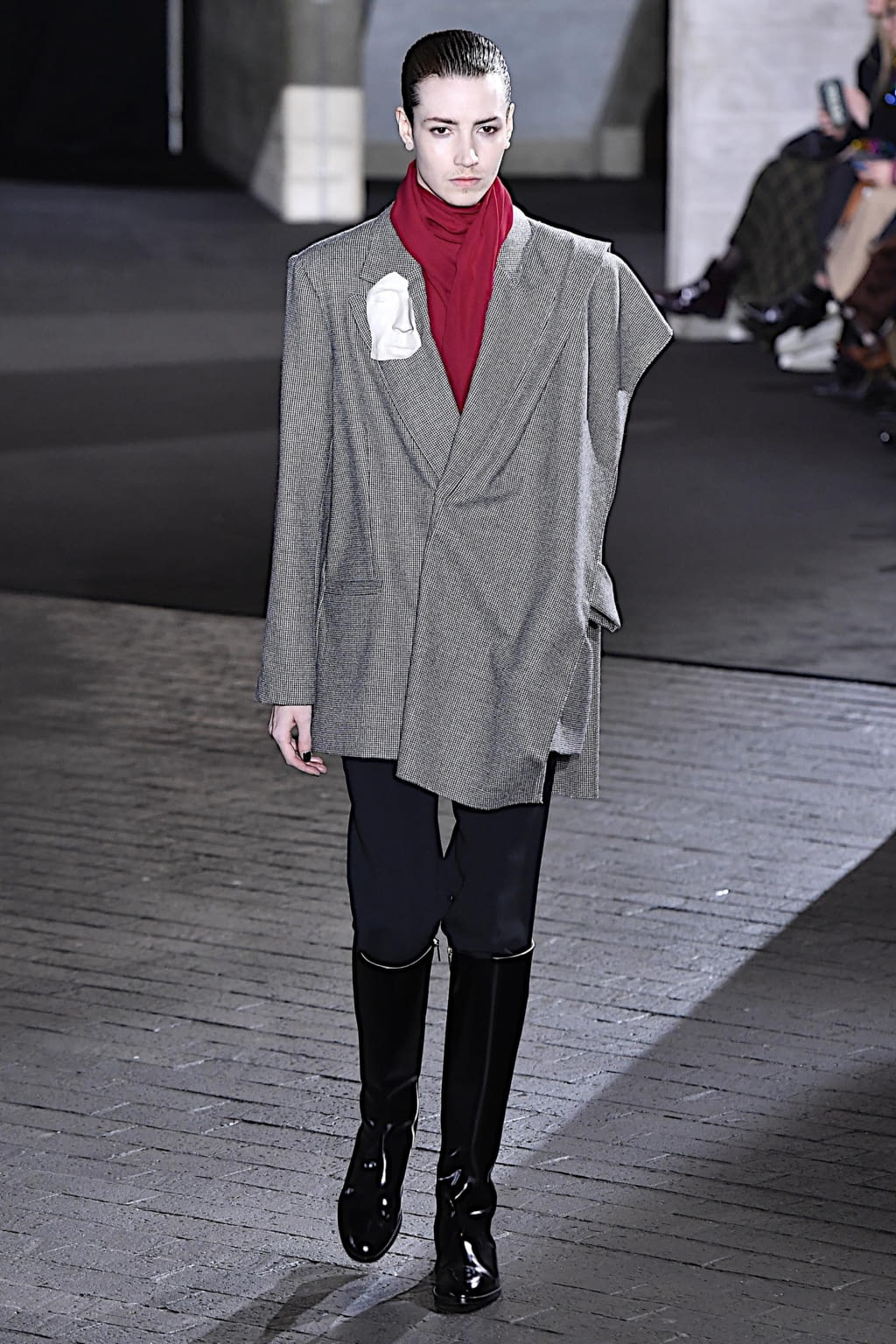 Fashion Week London Fall/Winter 2020 look 36 from the Roland Mouret collection womenswear