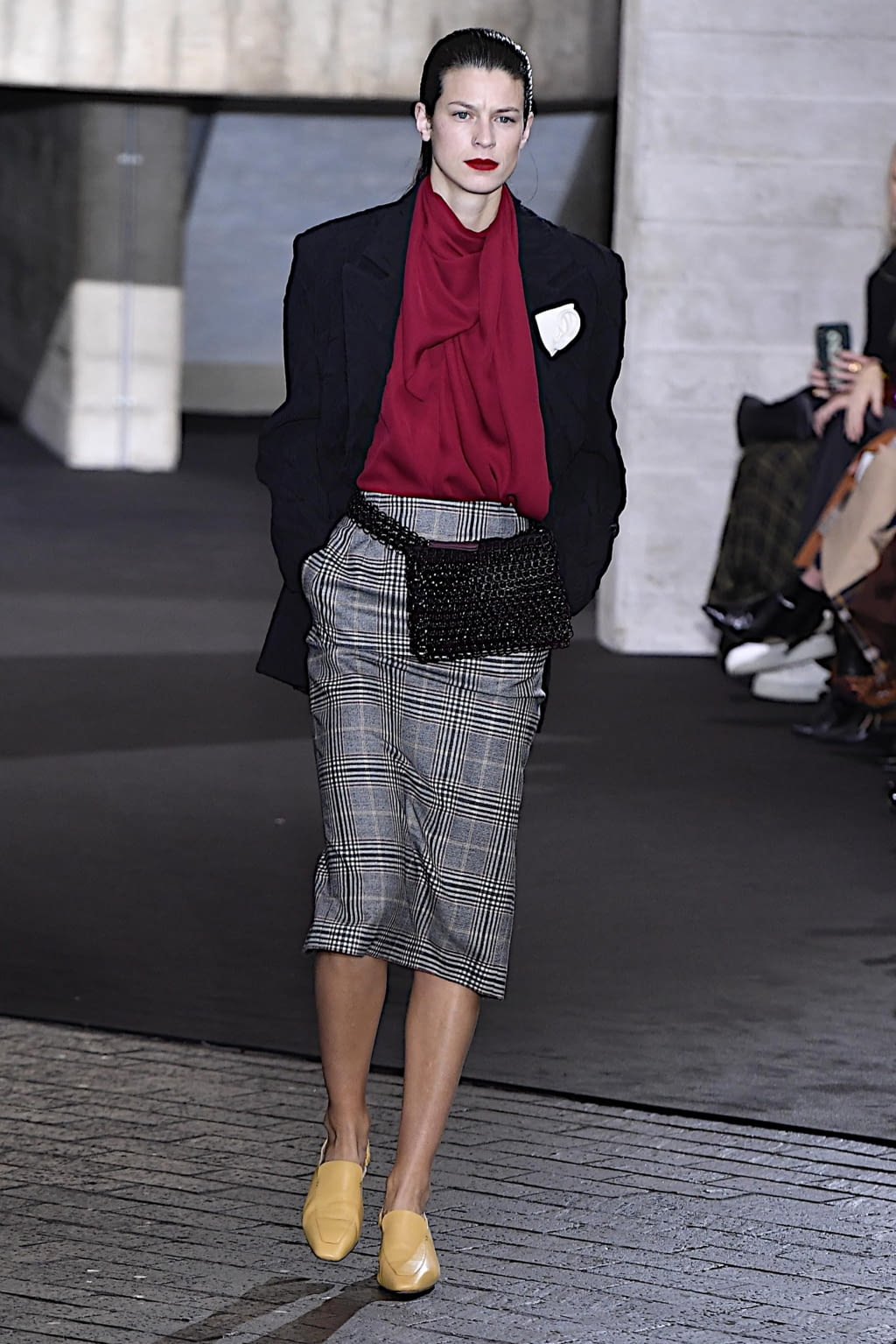 Fashion Week London Fall/Winter 2020 look 9 from the Roland Mouret collection womenswear