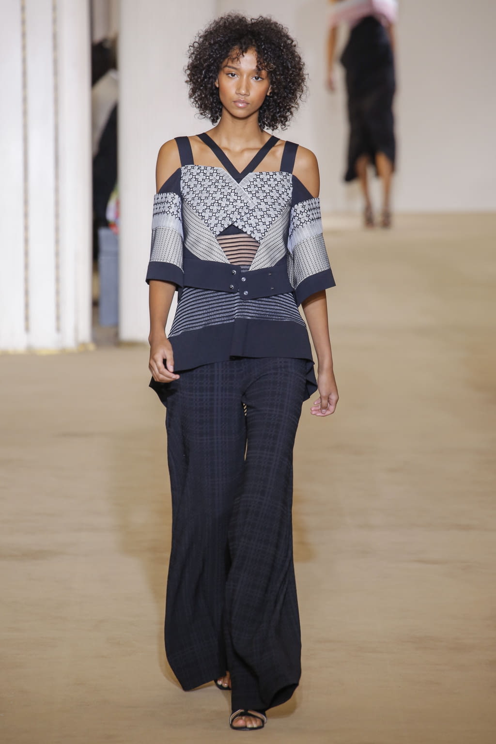 Fashion Week Paris Spring/Summer 2017 look 1 from the Roland Mouret collection womenswear