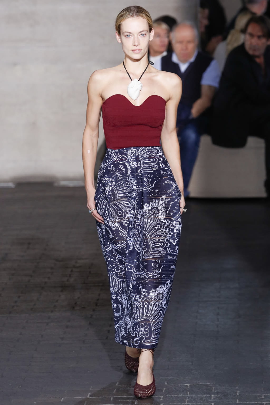 Fashion Week London Spring/Summer 2018 look 7 from the Roland Mouret collection 女装