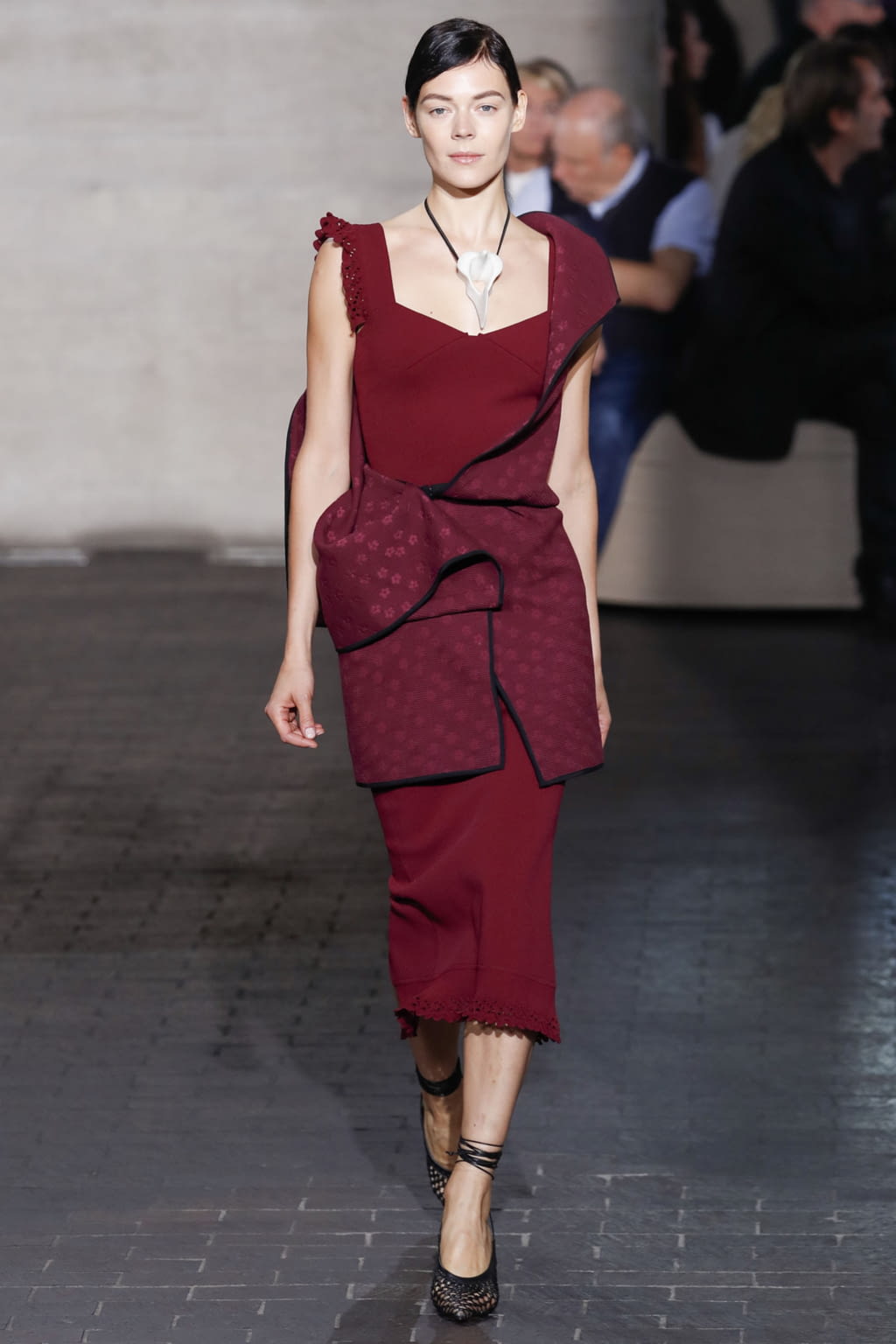 Fashion Week London Spring/Summer 2018 look 9 from the Roland Mouret collection womenswear