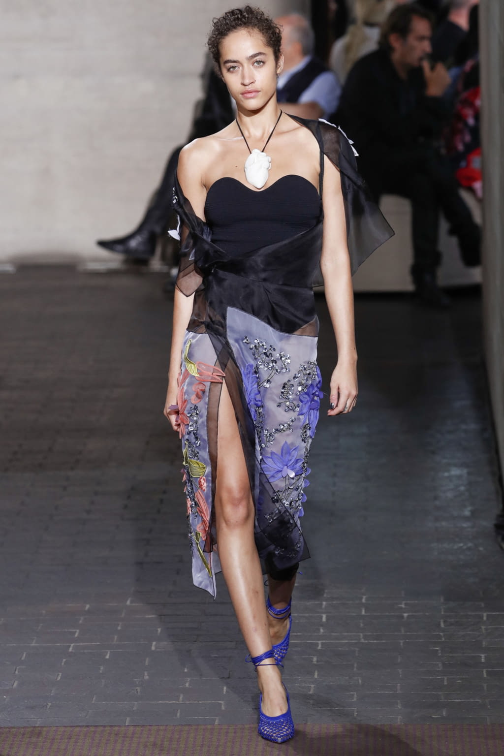 Fashion Week London Spring/Summer 2018 look 26 from the Roland Mouret collection womenswear
