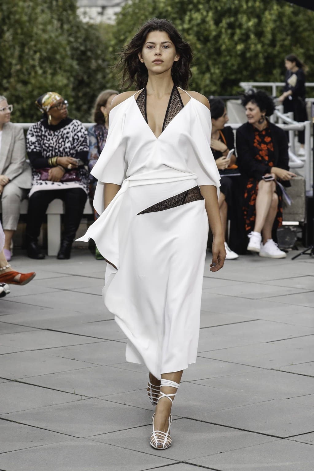Fashion Week London Spring/Summer 2019 look 7 from the Roland Mouret collection womenswear