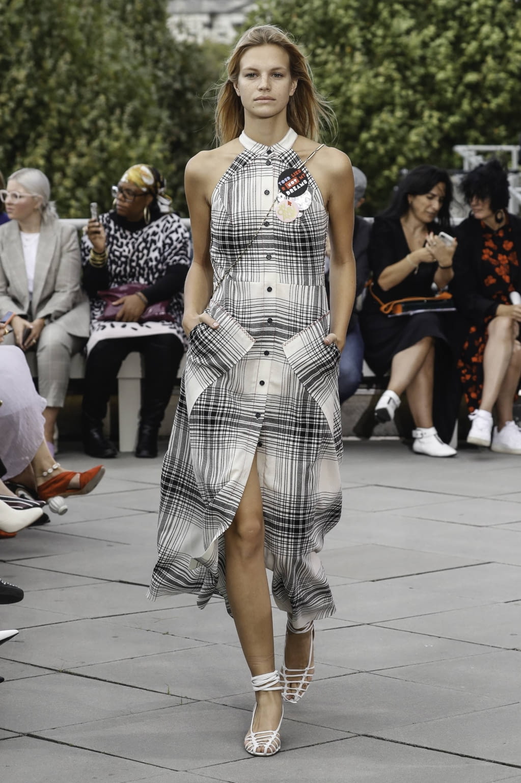 Fashion Week London Spring/Summer 2019 look 11 from the Roland Mouret collection 女装