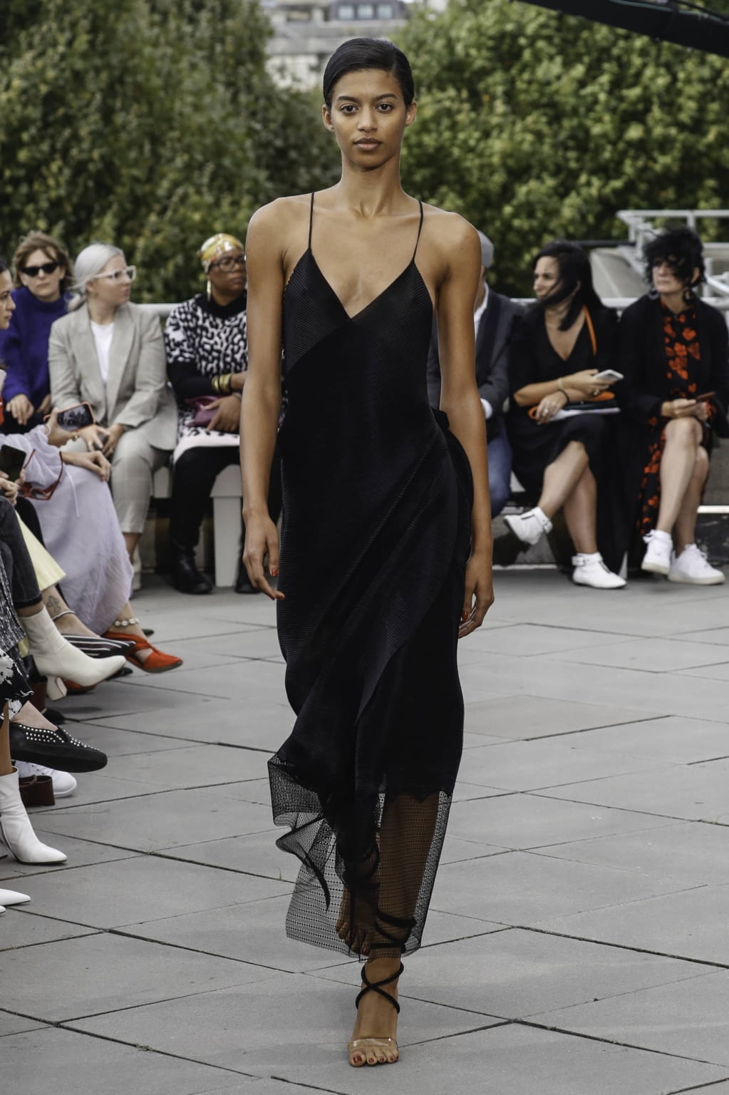 Fashion Week London Spring/Summer 2019 look 19 from the Roland Mouret collection womenswear
