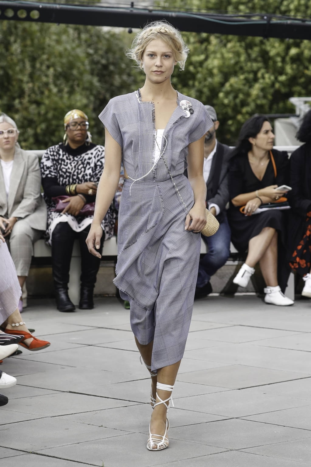 Fashion Week London Spring/Summer 2019 look 21 from the Roland Mouret collection womenswear