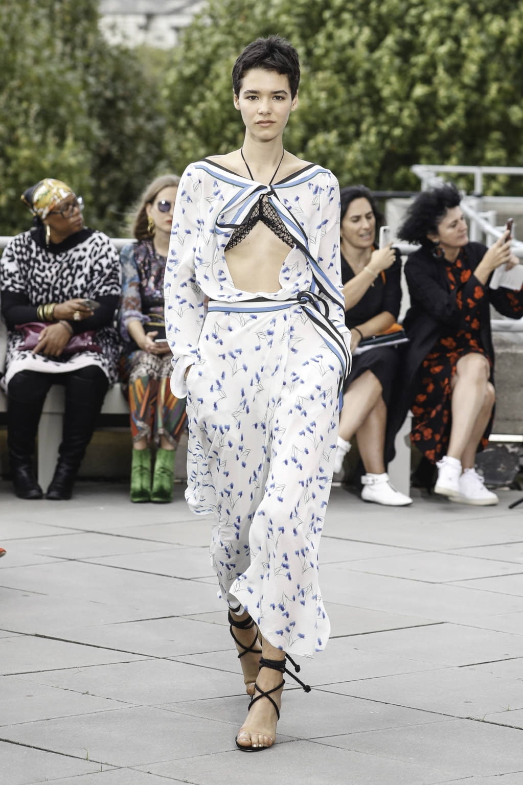 Fashion Week London Spring/Summer 2019 look 26 de la collection Roland Mouret womenswear