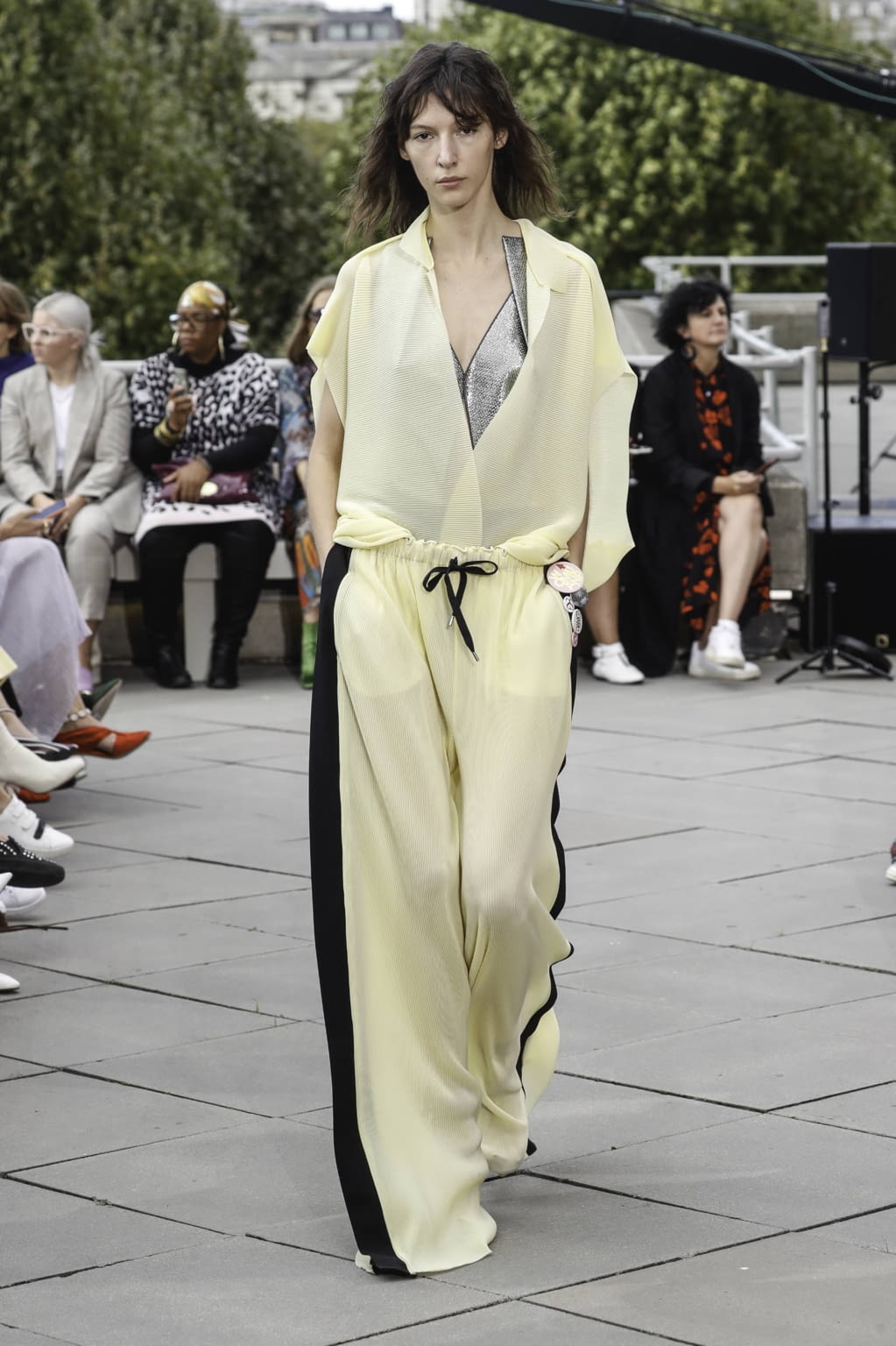 Fashion Week London Spring/Summer 2019 look 37 from the Roland Mouret collection 女装