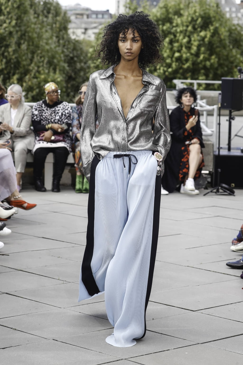 Fashion Week London Spring/Summer 2019 look 42 from the Roland Mouret collection womenswear