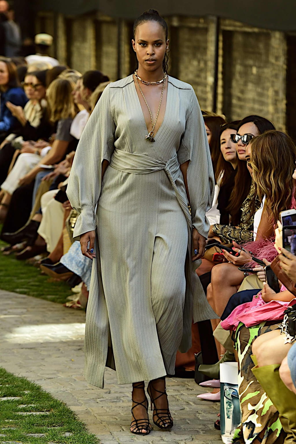 Fashion Week London Spring/Summer 2020 look 11 from the Roland Mouret collection womenswear