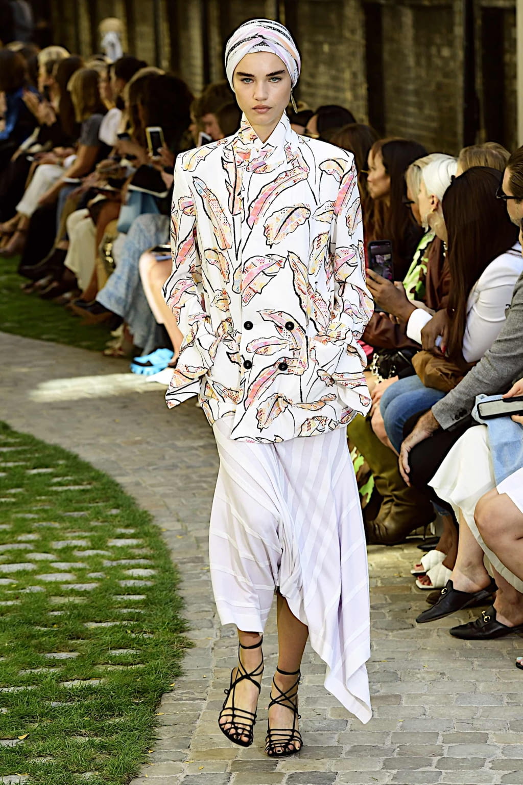 Fashion Week London Spring/Summer 2020 look 14 from the Roland Mouret collection womenswear