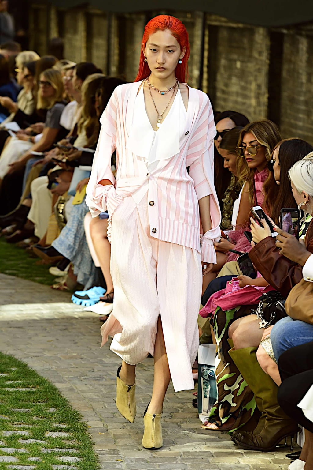 Fashion Week London Spring/Summer 2020 look 19 from the Roland Mouret collection womenswear