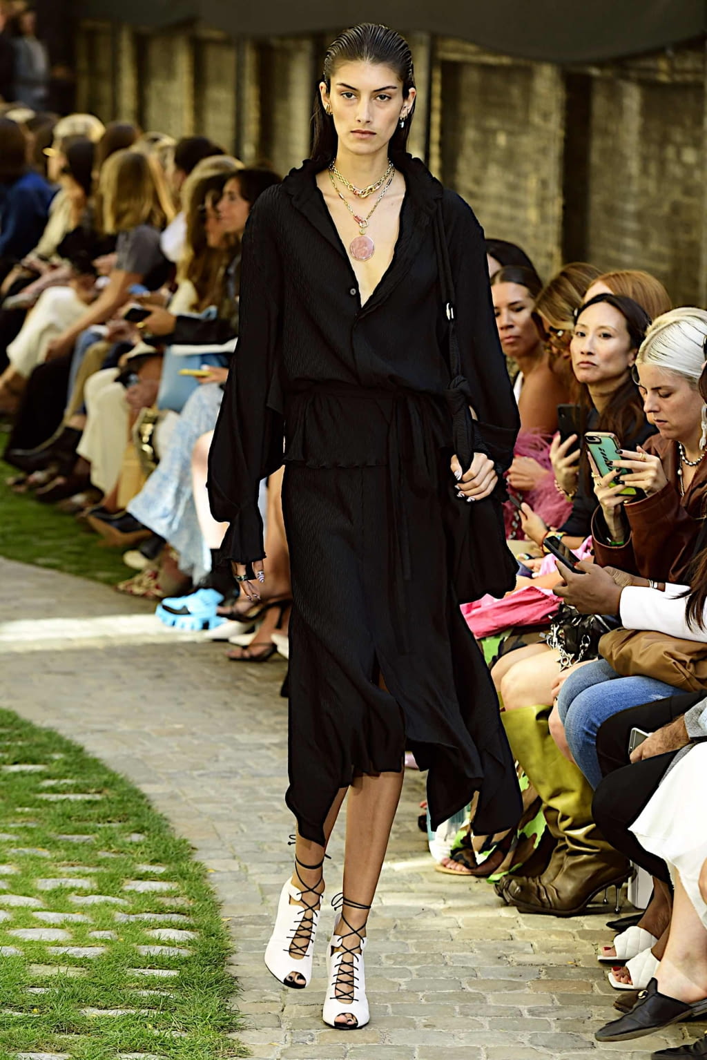 Fashion Week London Spring/Summer 2020 look 36 from the Roland Mouret collection womenswear