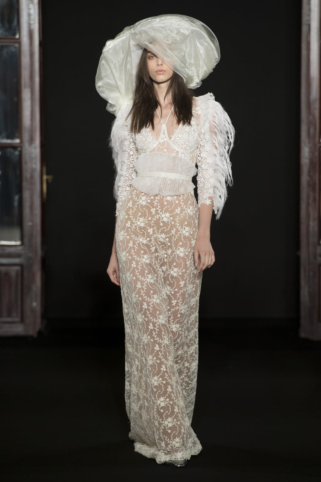 Fashion Week Paris Fall/Winter 2018 look 2 from the Ronald Van Der Kemp collection couture