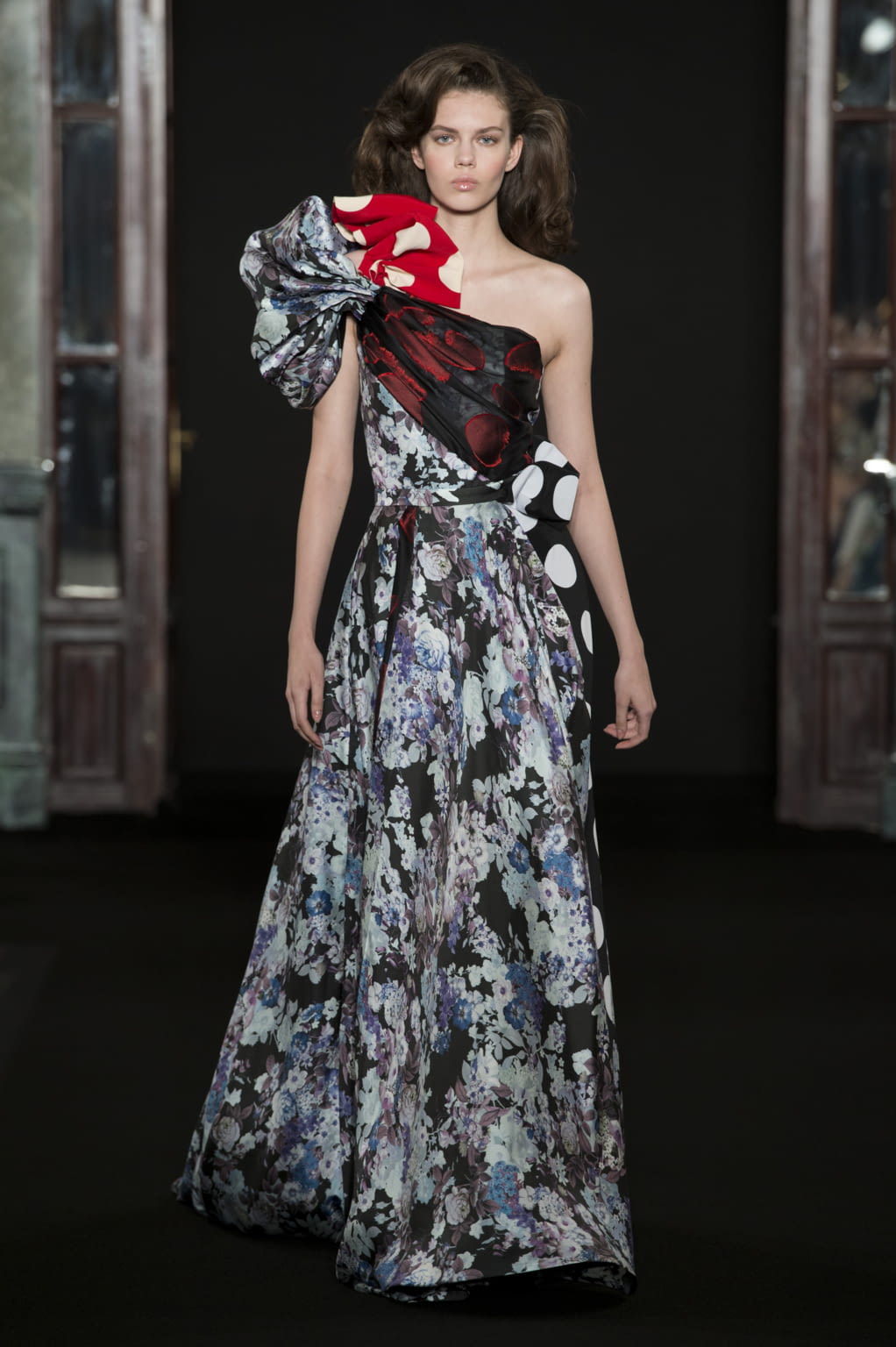 Fashion Week Paris Fall/Winter 2018 look 3 from the Ronald Van Der Kemp collection couture