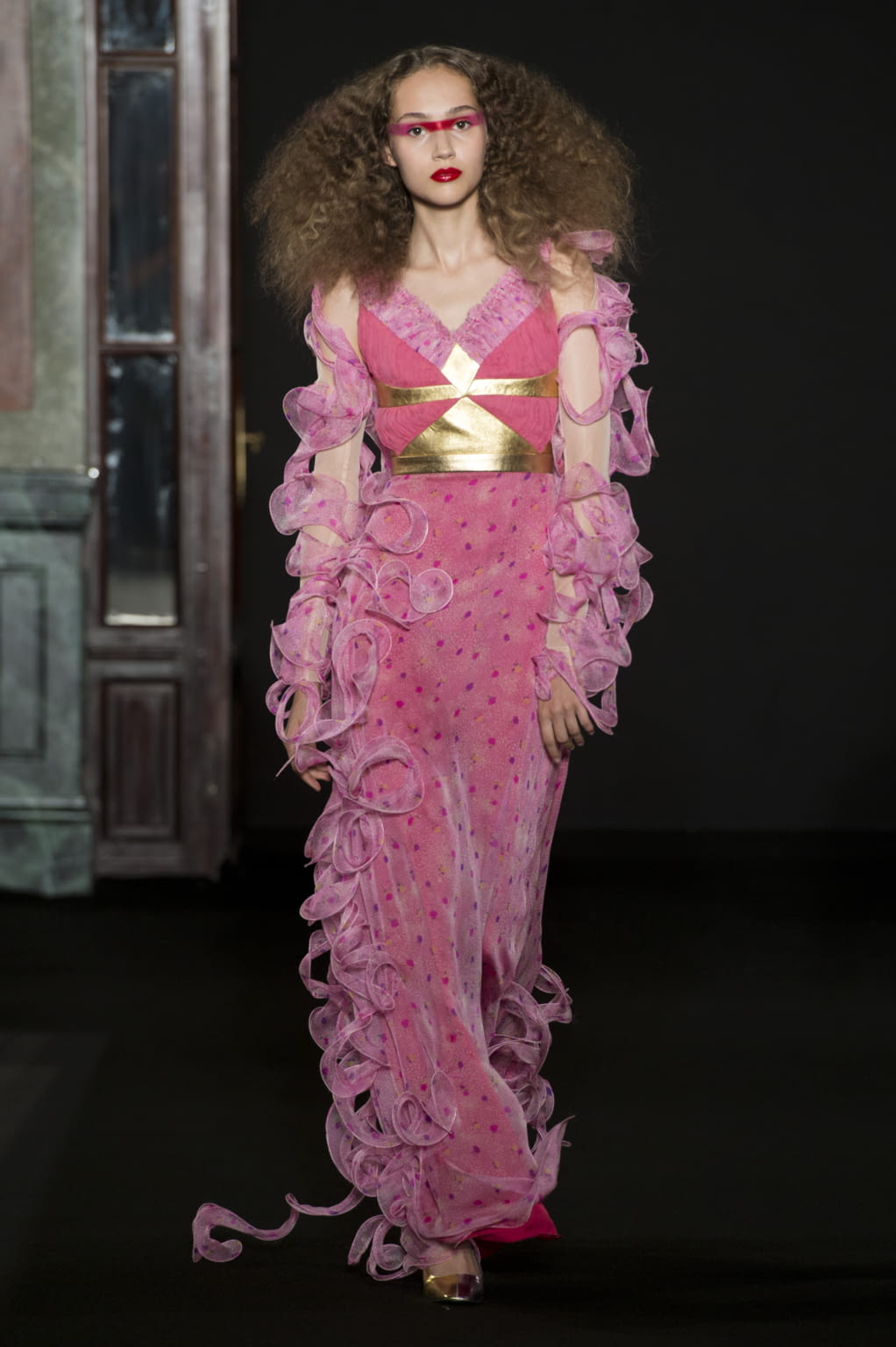 Fashion Week Paris Fall/Winter 2018 look 5 from the Ronald Van Der Kemp collection couture